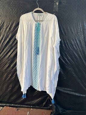 Vintage White Caftan Tunic with Blue Embroidered Front and Tassels